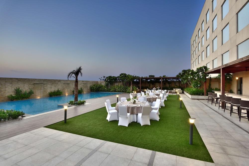 Radisson Blu Faridabad Hotel Exterior photo