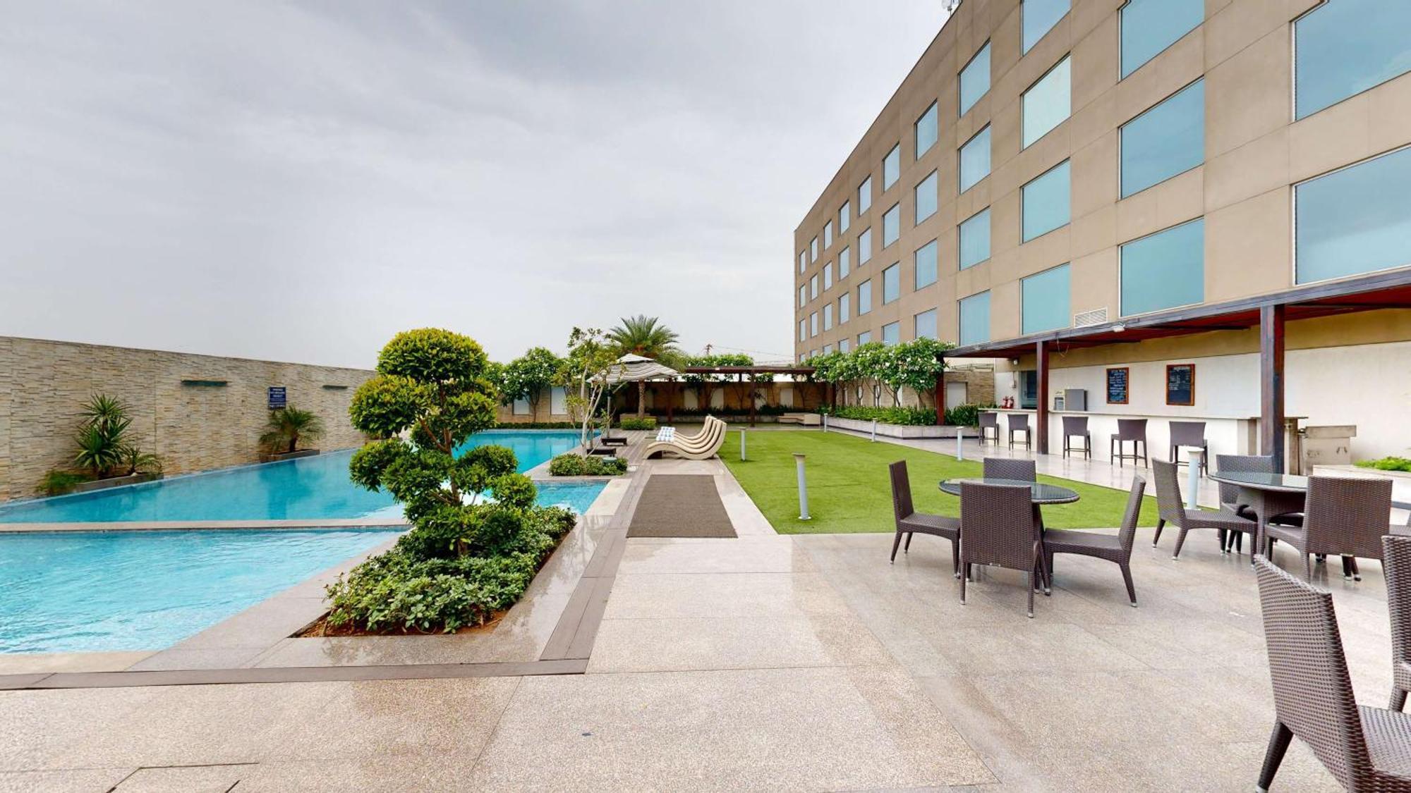 Radisson Blu Faridabad Hotel Exterior photo