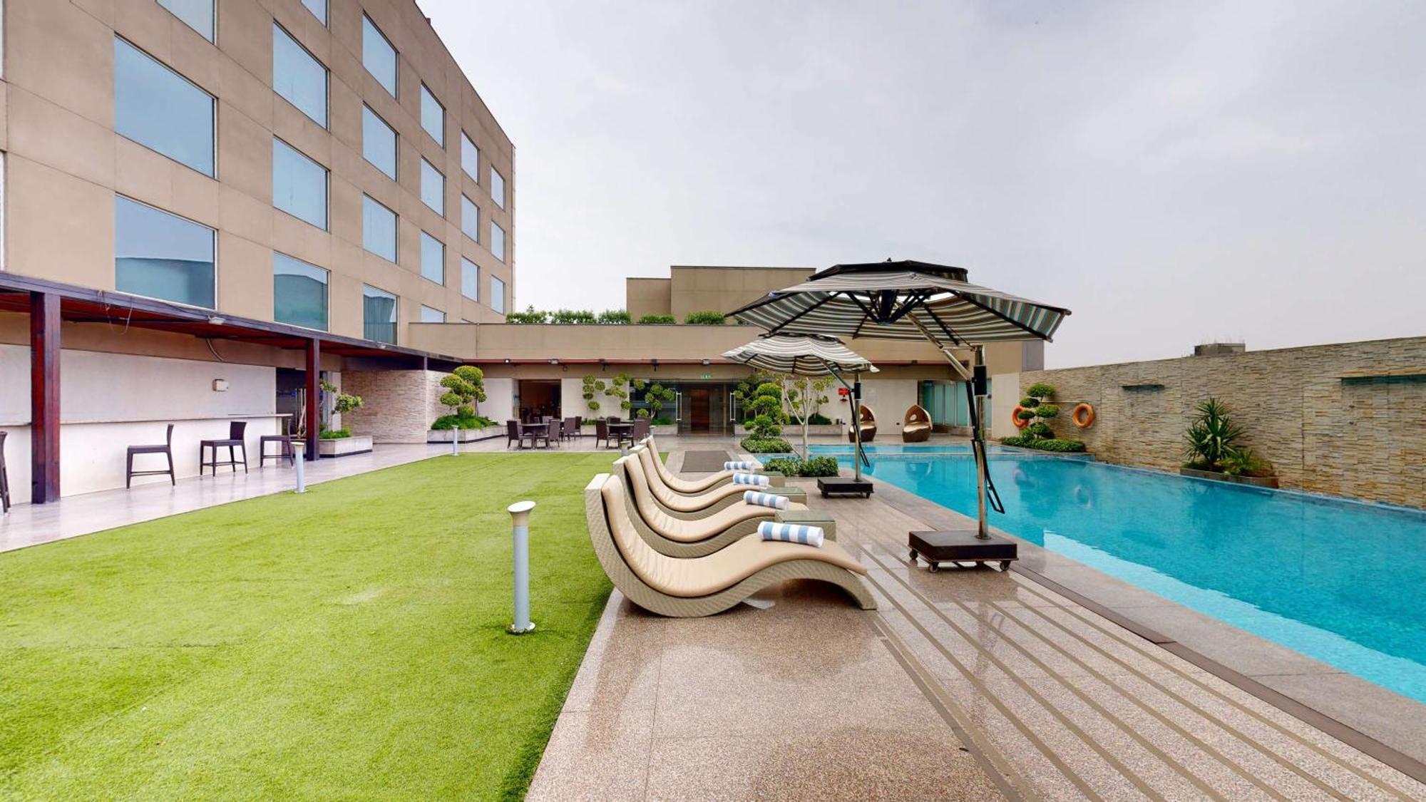 Radisson Blu Faridabad Hotel Exterior photo